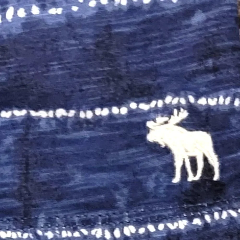 NWT ABERCROMBIE KIDS BLUE AND WHITE WIDE NECK SHIRT SZ. 13/14